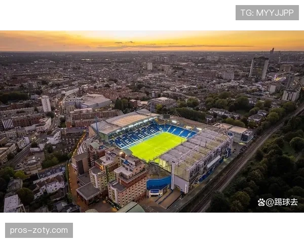 库杜斯的战术价值：中场与边锋角色切换如何提升球队进攻多样性